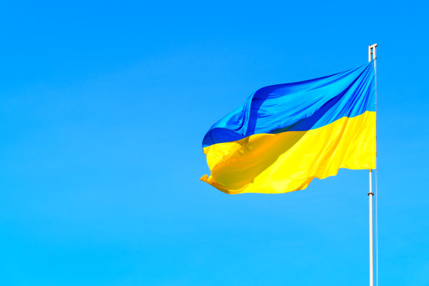 迎风飘扬的乌克兰国旗图片下载