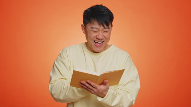 中国男人喜欢读有趣有趣的童话故事书，业余爱好，教育，学习图片下载