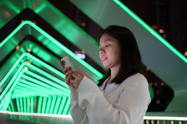 互联网信息时代，便捷智能手机图片下载