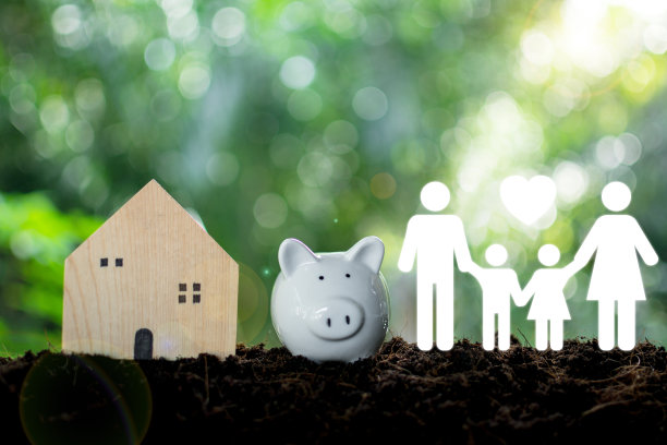 存钱罐、电灯泡和图标家庭上土、捐赠、储蓄、慈善、家庭理财计划概念、募捐、养老、投资、金融危机概念。许多家庭的梦想未来。图片下载