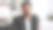 在办公场所用笔记本电脑发送在线信息的商人自由职业者特写图片下载