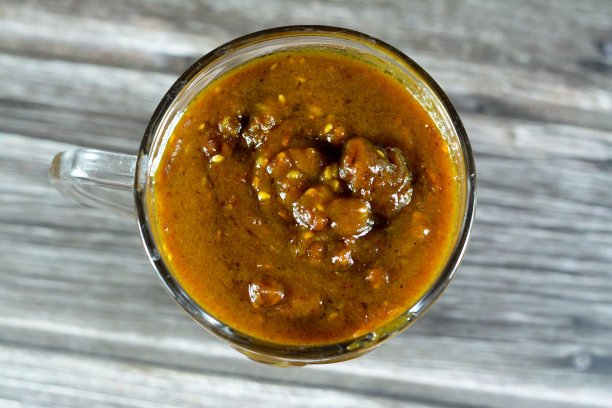 埃及莫卧儿人在怀孕和分娩后流行的浓饮料，牛耳藤，其干燥去皮的根，在传统医学中用于许多营养和药用价值图片下载