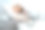 亚洲女人一大早醒来，被闹钟打扰图片下载
