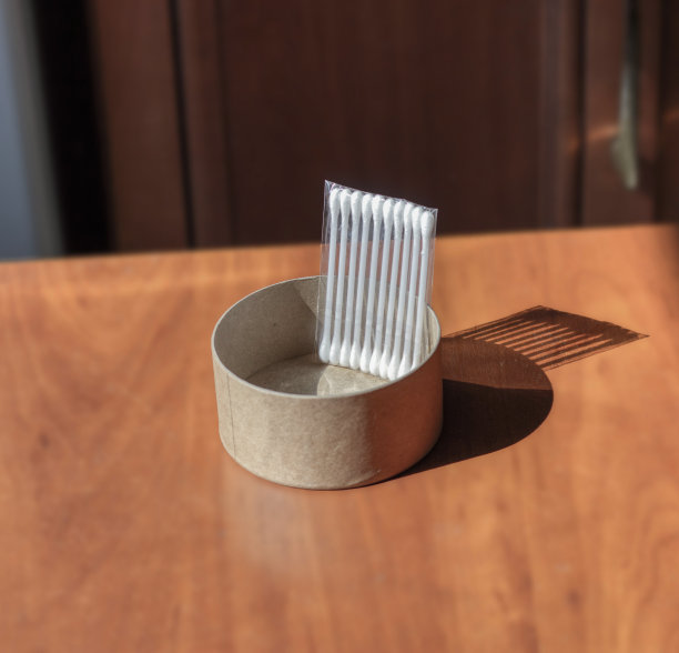 耳棒放在盒子里图片下载