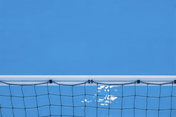 水球是在游泳池的水面上进行的。横向运动主题海报，贺卡，标题，网站和应用程序图片下载