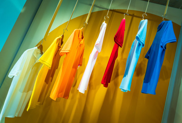 衣架上的衣服图片下载