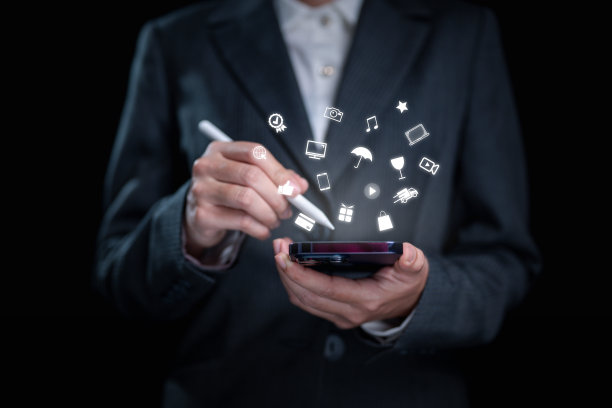 人与技术，虚拟屏幕上的数字营销媒体图片下载