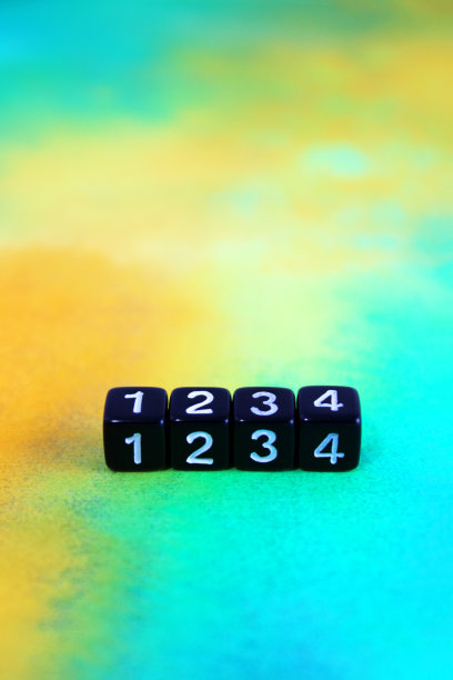 黑色块与数字在抽象的颜色背景图片下载