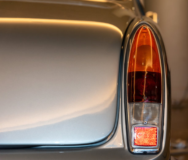 复古车尾灯特写图片下载