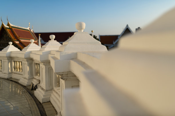 Phra Maha Chedi在泰国曼谷的Watprayoon吞武里寺。泰国的重要寺庙和考古遗址是外国游客非常喜欢的。图片下载