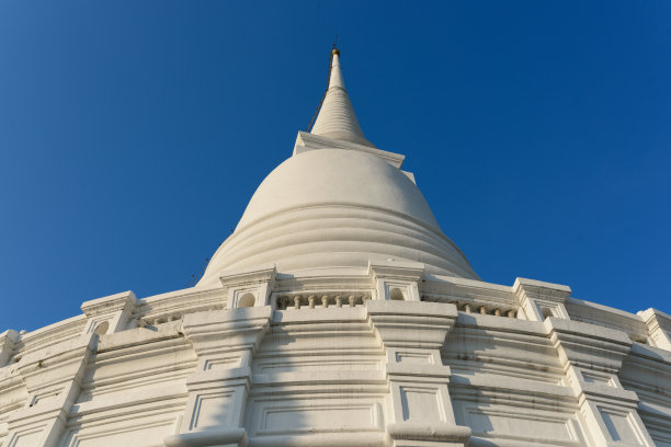 Phra Maha Chedi在泰国曼谷的Watprayoon吞武里寺。泰国的重要寺庙和考古遗址是外国游客非常喜欢的。图片下载