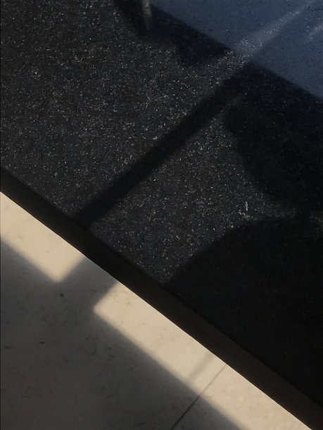 黑色大理石上的影子图片下载