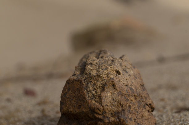 沙漠的石头图片下载