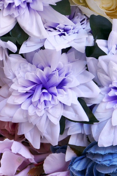 一束五颜六色的人造花图片下载