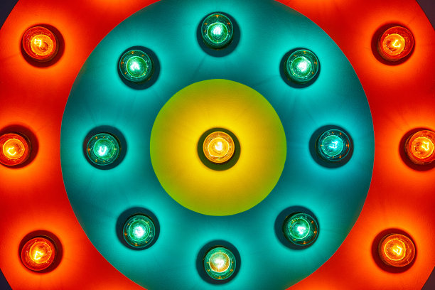 灯泡的细节在圆形片与红，蓝，黄环。jpg图片下载