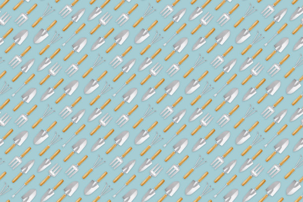 无缝图案与园艺工具和园艺设备，铲，耙，叉，铁锹与木柄，孤立的顶视图在浅蓝色的背景。包装模板温室或花店。图片下载