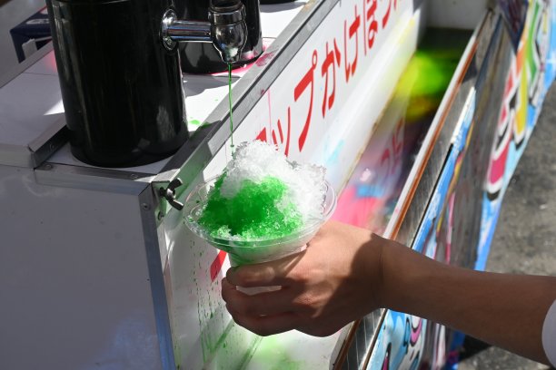 在日本的“夏季节日摊位”观光的乐趣。图片下载