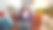 年轻女子戴着耳机，支持服务接线员热线与客户或同事交谈图片下载