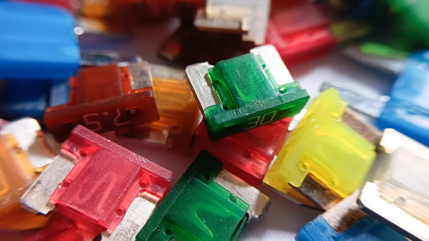 各种尺寸的保险丝图片下载