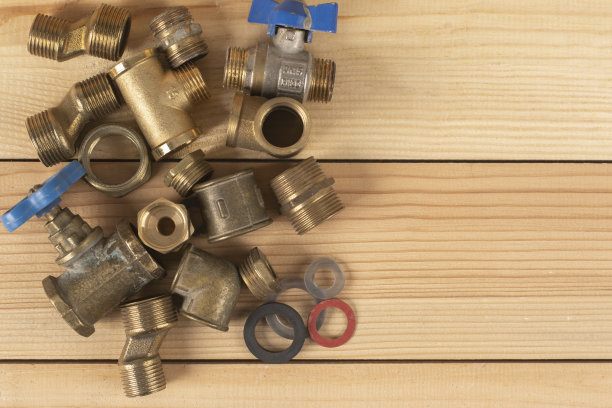 管道维修用黄铜配件。图片下载