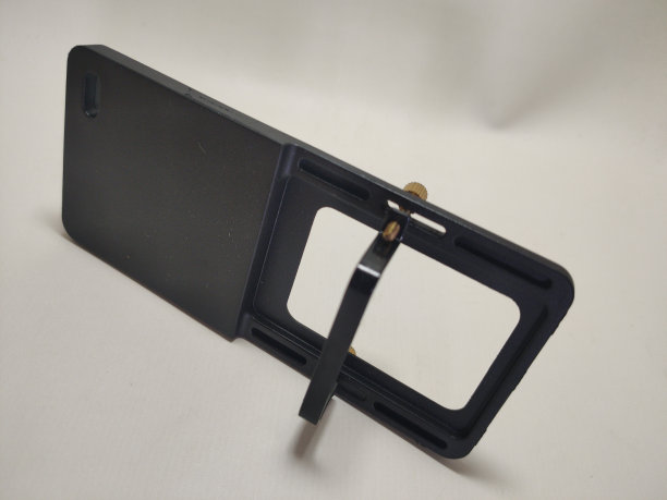 硬壳，用来装运动相机的图片下载