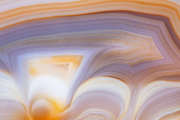 天然玛瑙片。条纹玛瑙是一种燧石，其特点是呈规则的装饰图案排列着奇妙的彩色条纹。图片下载