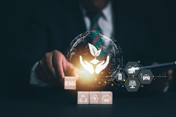 节能和环保的手持灯泡图标概念的环境，社会和治理可持续发展的业务和减少全球变暖图片下载