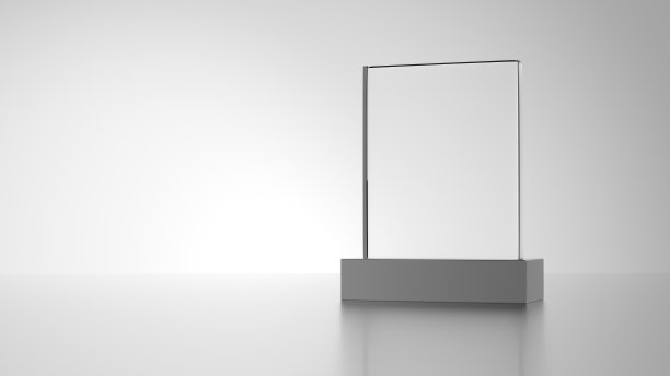 玻璃奖与金属底座隔离在灰色背景。图片下载