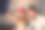 新婚夫妇在聚会上玩得很开心图片下载