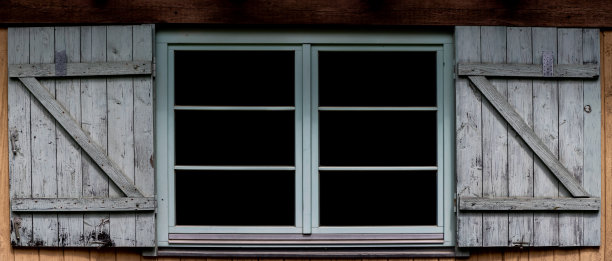 老式的木制百叶窗图片下载