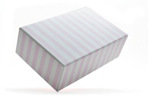 白底粉条纹纸盒，包装设计图片下载