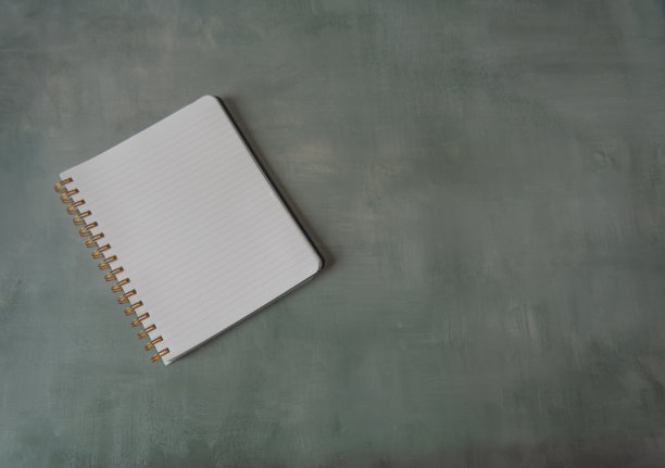 在空白页上打开笔记本寻找灵感图片下载