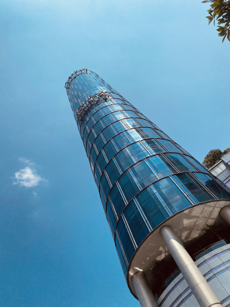 城市购物中心和酒店的美景图片下载