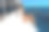 身穿比基尼的金发女子在豪华游艇上享受日光浴图片下载