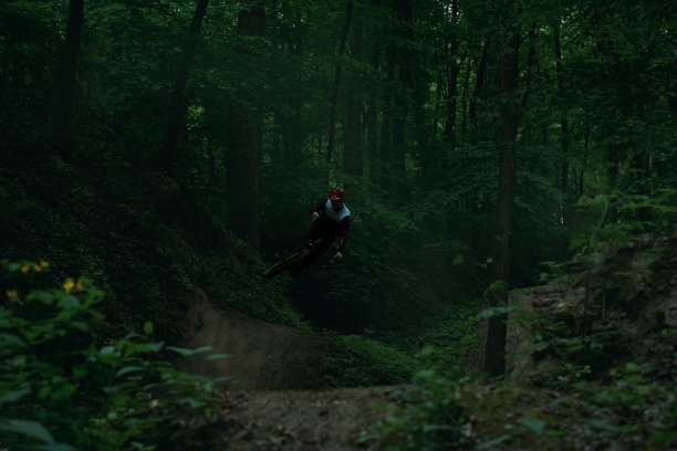 山地自行车手图片下载