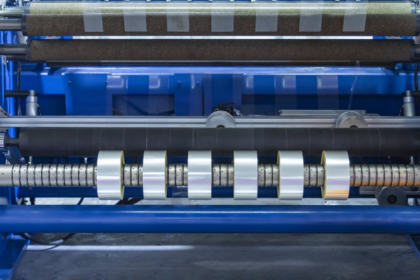 复卷式保护膜机，带夹紧辊，自动封边图片下载