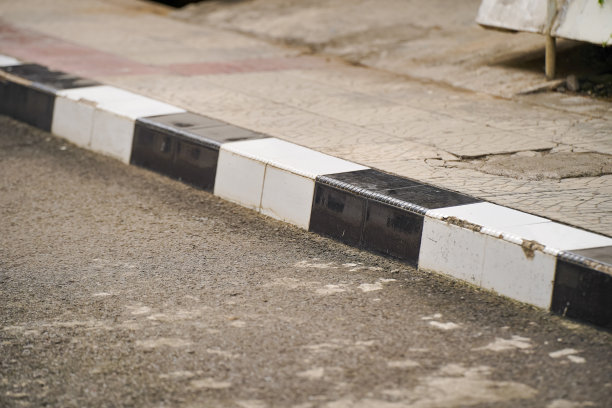 黑白道路分隔器图片下载