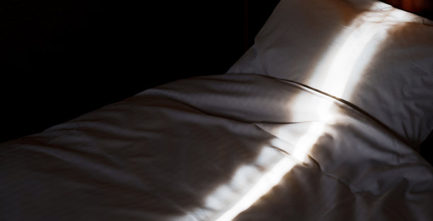 早晨卧室里明亮的光线图片下载