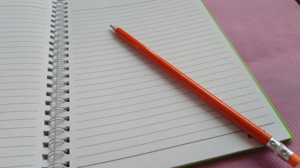 笔记本和铅笔图片下载