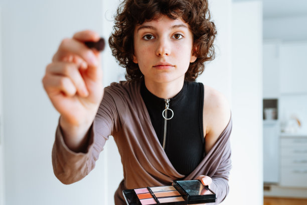 女造型师化妆图片下载