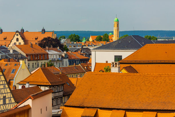 屋顶上的红瓦。班贝克。巴伐利亚。德国的建筑。德国。图片下载