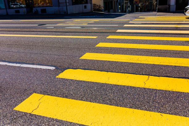 人行道。沥青图片下载