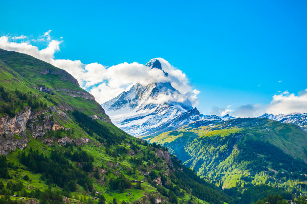 瑞士采尔马特的传统房屋图片下载