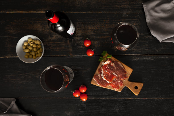 桌上摆着开胃菜图片下载