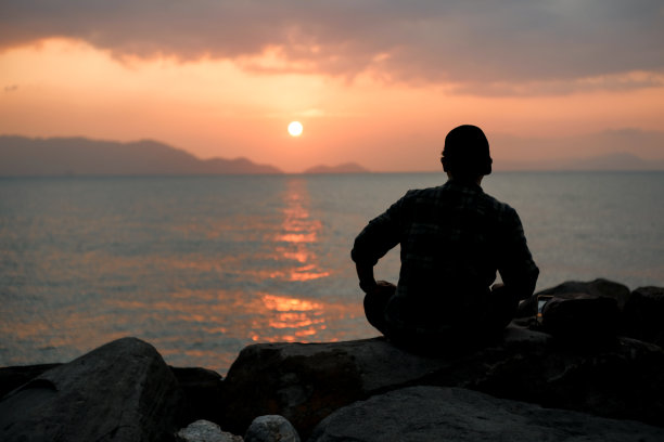 从班达亚齐的Gampong Jawa看到的日落图片下载