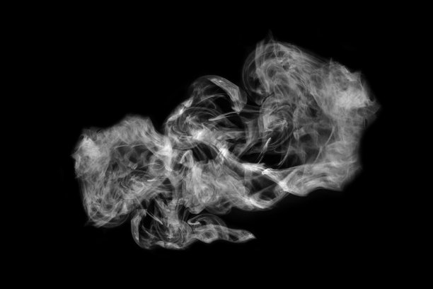 在黑色背景上孤立的抽象粉末或烟雾图片下载