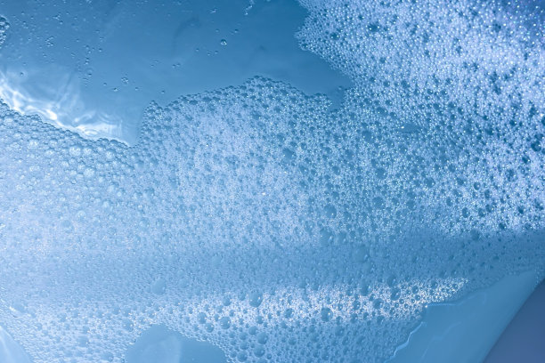 热水浴缸里的泡泡。图片下载