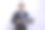 拿着太阳能电池板的商人。微笑的男工程师拿着一块隔离在白色背景上的光伏太阳能板。人们在讨论太阳能发电环境图片下载