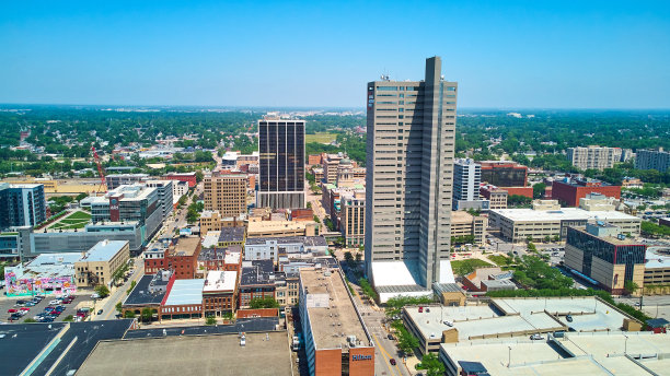 从印第安纳州韦恩堡南侧俯瞰市中心图片下载