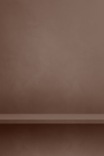 巧克力色混凝土墙上的空架子。背景模板。垂直模型图片下载